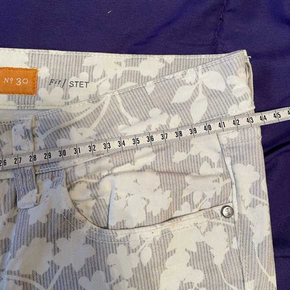 Pilcro & the Letterpress Stet Gray Floral Crop Pants - Picture 9 of 11